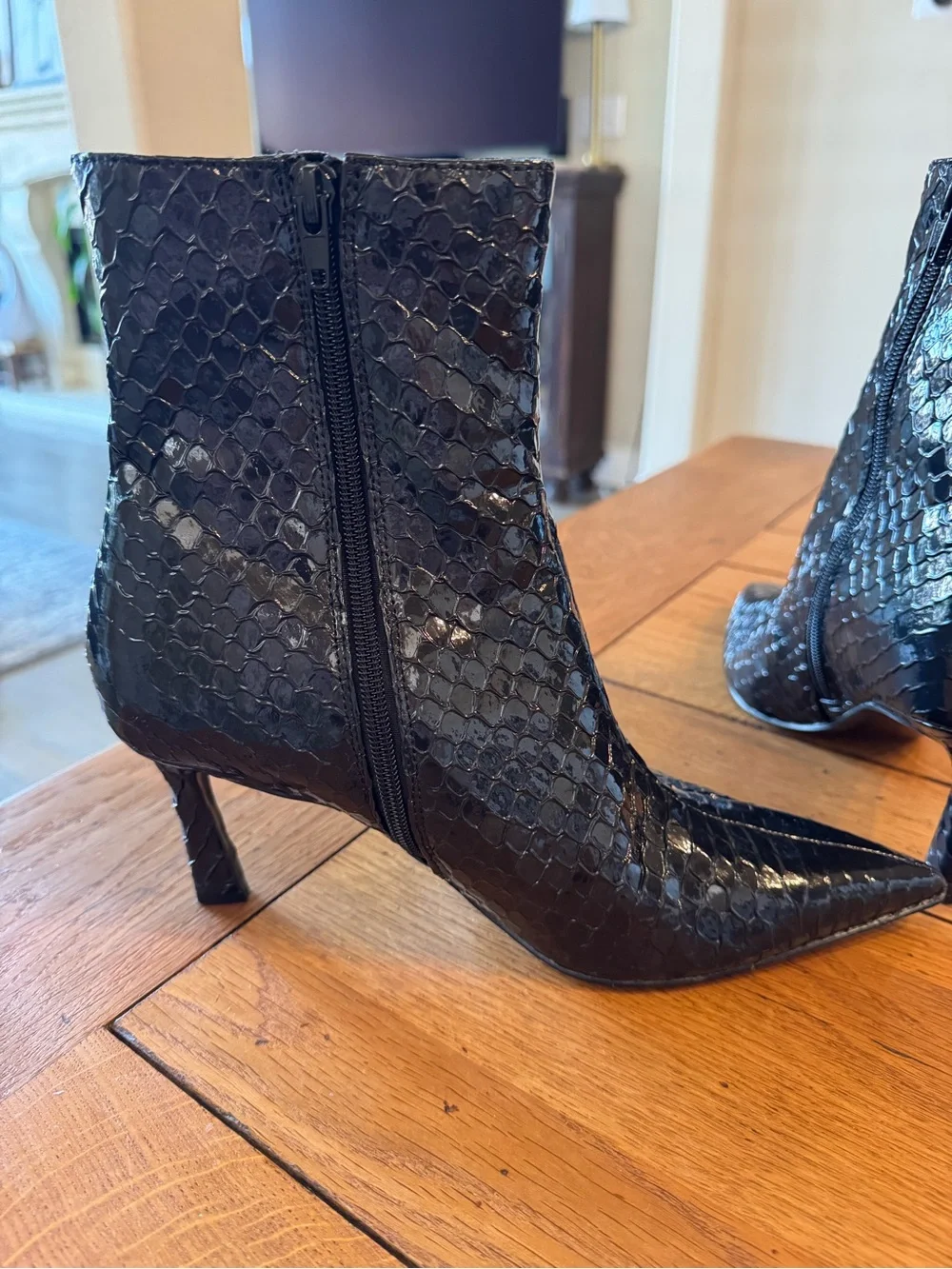 Steve Madden Leena Bootie - size 10